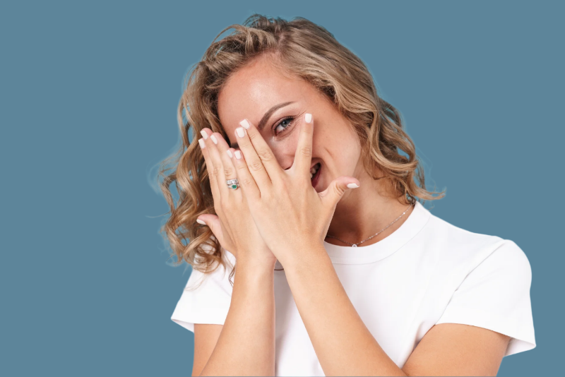 Hyaluron-Behandlung an den Händen bei einer Frau